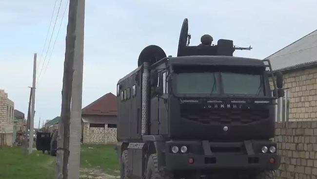 Сотрудники правоохранительных органов во время спецоперации в Дагестане. 21 апреля 2018 Сотрудники правоохранительных органов во время спецоперации в Дагестане. 21 апреля 2018