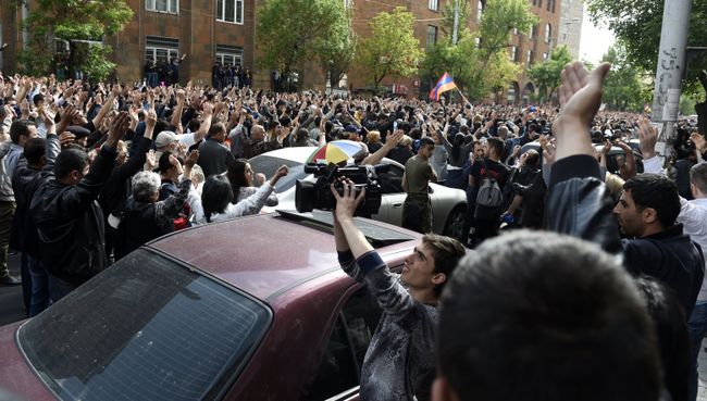 Участники акции протеста в Ереване Участники акции протеста в Ереване