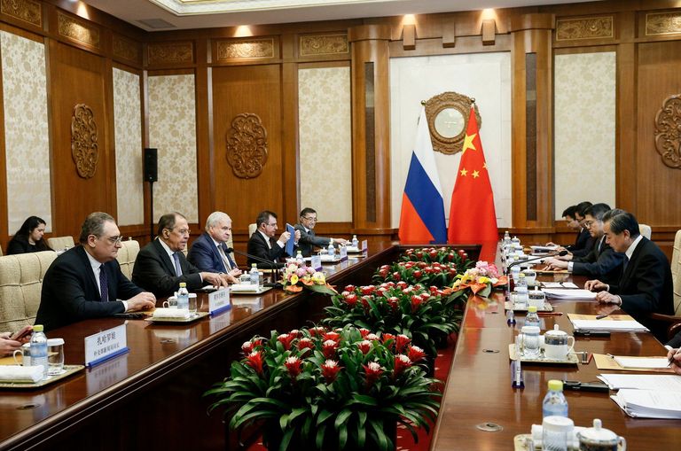 Министр иностранных дел РФ Сергей Лавров и министра иностранных дел Китая Ван И во время переговоров в Пекине. 23 апреля 2018 Министр иностранных дел РФ Сергей Лавров и министра иностранных дел Китая Ван И во время переговоров в Пекине. 23 апреля 2018