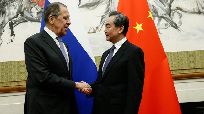 Министр иностранных дел РФ Сергей Лавров и министра иностранных дел Китая Ван И во время переговоров в Пекине. 23 апреля 2018 Министр иностранных дел РФ Сергей Лавров и министра иностранных дел Китая Ван И во время переговоров в Пекине. 23 апреля 2018