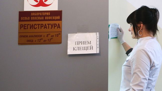 Сотрудница вирусологической лаборатории
