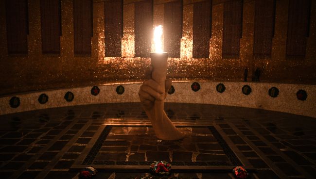 Вечный огонь в Зале воинской славы на Мамаевом кургане в Волгограде Вечный огонь в Зале воинской славы на Мамаевом кургане в Волгограде