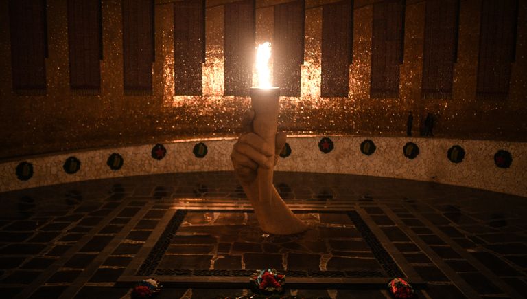 Вечный огонь в Зале воинской славы на Мамаевом кургане в Волгограде