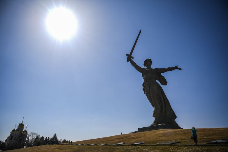 Скульптура Родина-мать зовет! на территории Историко-мемориального комплекса Героям Сталинградской Битвы на Мамаевом Кургане Скульптура Родина-мать зовет! на территории Историко-мемориального комплекса Героям Сталинградской Битвы на Мамаевом Кургане