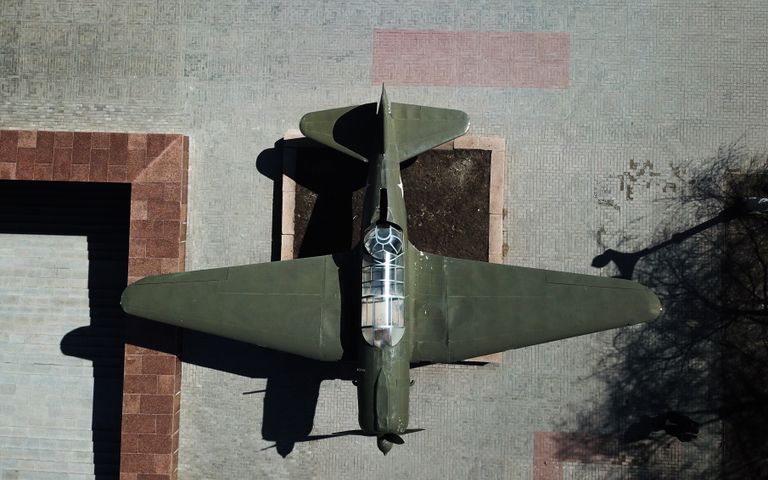 Памятник самолету СУ-2 на территории музея-заповедника Сталинградская битва в Волгограде Памятник самолету СУ-2 на территории музея-заповедника Сталинградская битва в Волгограде