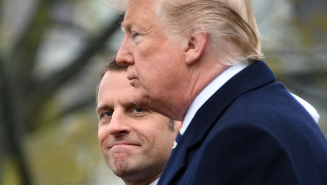 Президент Франции Эммануэль Макрон и президент США Дональд Трамп во время встречи в Белом доме, США. 24 апреля 2018 Президент Франции Эммануэль Макрон и президент США Дональд Трамп во время встречи в Белом доме, США. 24 апреля 2018