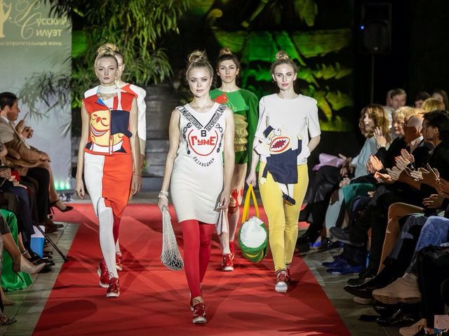 Fashion-шоу фонда Русский Силуэт в галерее искусств Зураба Церетели в рамках 40-го ММКФ