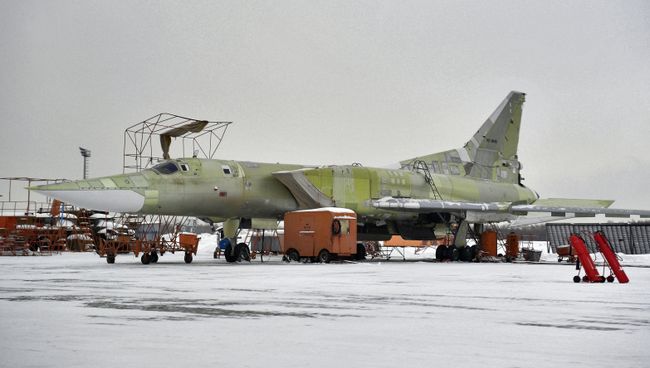 Модернизируемый стратегический ракетоносец Ту-22 М3 на территории Казанского авиационного завода. Архивное фото Модернизируемый стратегический ракетоносец Ту-22 М3 на территории Казанского авиационного завода. Архивное фото