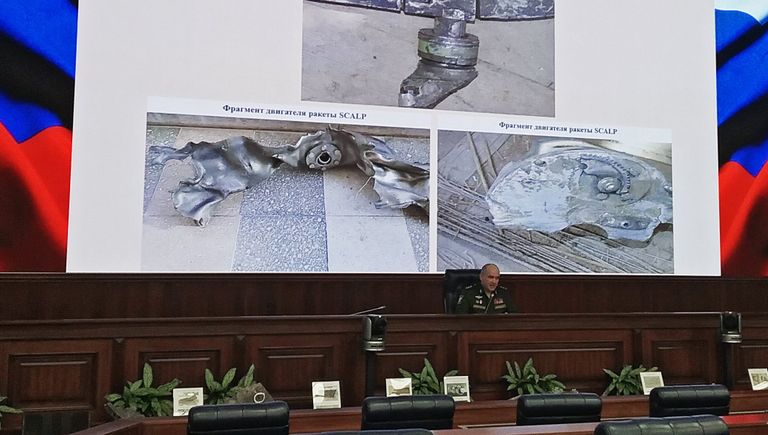 Начальник Главного оперативного управления Генштаба ВС генерал-полковник Сергей Рудской во время брифинга по ситуации в Сирии. 25 апреля 2018 Начальник Главного оперативного управления Генштаба ВС генерал-полковник Сергей Рудской во время брифинга по ситуации в Сирии. 25 апреля 2018