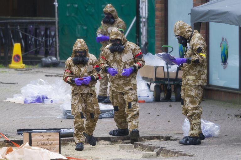 Очистка связанных с отравлением Сергея Скрипаля и его дочери мест в Солсбери. 25 апреля 2018 Очистка связанных с отравлением Сергея Скрипаля и его дочери мест в Солсбери. 25 апреля 2018