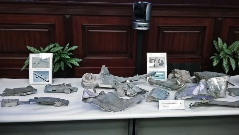Фрагменты крылатых ракет коалиции, сбитых ПВО Сирии, представленные на брифинге начальника Главного оперативного управления Генштаба ВС генерал-полковника Сергея Рудского в Москве Фрагменты крылатых ракет коалиции, сбитых ПВО Сирии, представленные на брифинге начальника Главного оперативного управления Генштаба ВС генерал-полковника Сергея Рудского в Москве