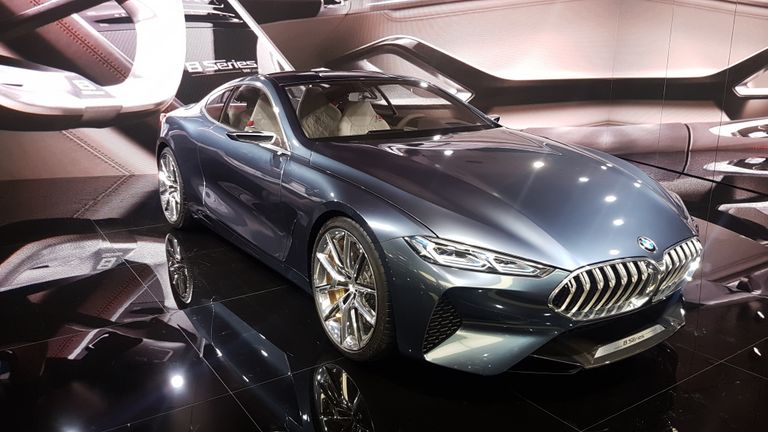 Автомобиль на стенде компании BMW на автосалоне AutoChina-2018 в Пекине, Китай. 25 апреля 2018