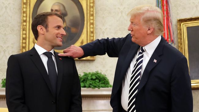 Президент Франции Эммануэль Макрон и президент США Дональд Трамп во время встречи в Белом доме, США. Архивное фото Президент Франции Эммануэль Макрон и президент США Дональд Трамп во время встречи в Белом доме, США. Архивное фото