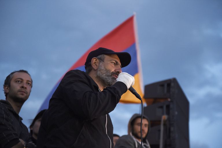 Никол Пашинян выступает во время митинга сторонников оппозиции в Ереване Никол Пашинян выступает во время митинга сторонников оппозиции в Ереване
