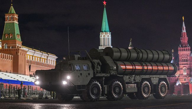 Зенитный ракетный комплекс С-400 Триумф. Архивное фото Зенитный ракетный комплекс С-400 Триумф. Архивное фото