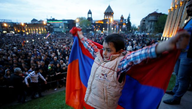 Митинг лидера протестов Никола Пашиняна в армянском Гюмри. Архивное фото Митинг лидера протестов Никола Пашиняна в армянском Гюмри. Архивное фото