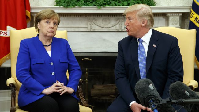 Президент США Дональд Трамп и канцлер Германии Ангела Меркель во время встречи в Вашингтоне. 27 апреля 2018 Президент США Дональд Трамп и канцлер Германии Ангела Меркель во время встречи в Вашингтоне. 27 апреля 2018