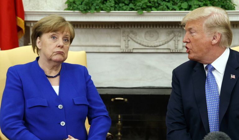 Президент США Дональд Трамп и канцлер Германии Ангела Меркель во время встречи в Вашингтоне. 27 апреля 2018 Президент США Дональд Трамп и канцлер Германии Ангела Меркель во время встречи в Вашингтоне. 27 апреля 2018