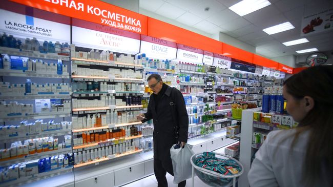 Посетитель в аптеке Посетитель в аптеке