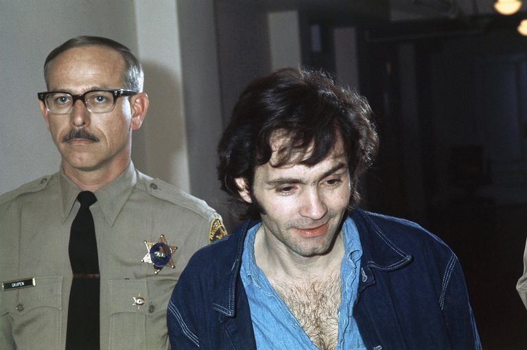 Чарльз Мэнсон, обвиняемый в убийстве Шэрона Тейт. 10 ноября 1970 Чарльз Мэнсон, обвиняемый в убийстве Шэрона Тейт. 10 ноября 1970