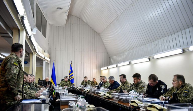 Президент Украины Петр Порошенко подписал указ о смене формата операции в Донбассе. 30 апреля 2018 Президент Украины Петр Порошенко подписал указ о смене формата операции в Донбассе. 30 апреля 2018