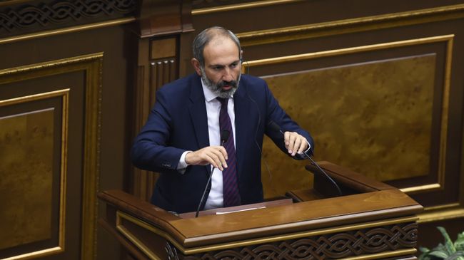 Кандидат в премьер-министры, лидер партии Елк Никол Пашинян на внеочередном заседании по выборам нового премьер-министра в парламенте Армении. 1 мая 2018 Кандидат в премьер-министры, лидер партии Елк Никол Пашинян на внеочередном заседании по выборам нового премьер-министра в парламенте Армении. 1 мая 2018