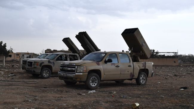 Военнослужащие на линии соприкосновения САР с запрещенной в России группировкой Исламское государство* неподалеку от лагеря палестинских беженцев Ярмук в южном пригороде Дамаска. 1 мая 2018 Военнослужащие на линии соприкосновения САР с запрещенной в России группировкой Исламское государство* неподалеку от лагеря палестинских беженцев Ярмук в южном пригороде Дамаска. 1 мая 2018