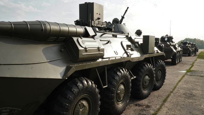 БТР 82-А во время подготовки боевой техники к участию в военном параде БТР 82-А во время подготовки боевой техники к участию в военном параде