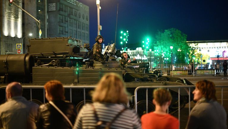 Военнослужащие парадных расчетов на репетиции военного парада на Красной площади, посвященного 73-й годовщине Победы в Великой Отечественной войне