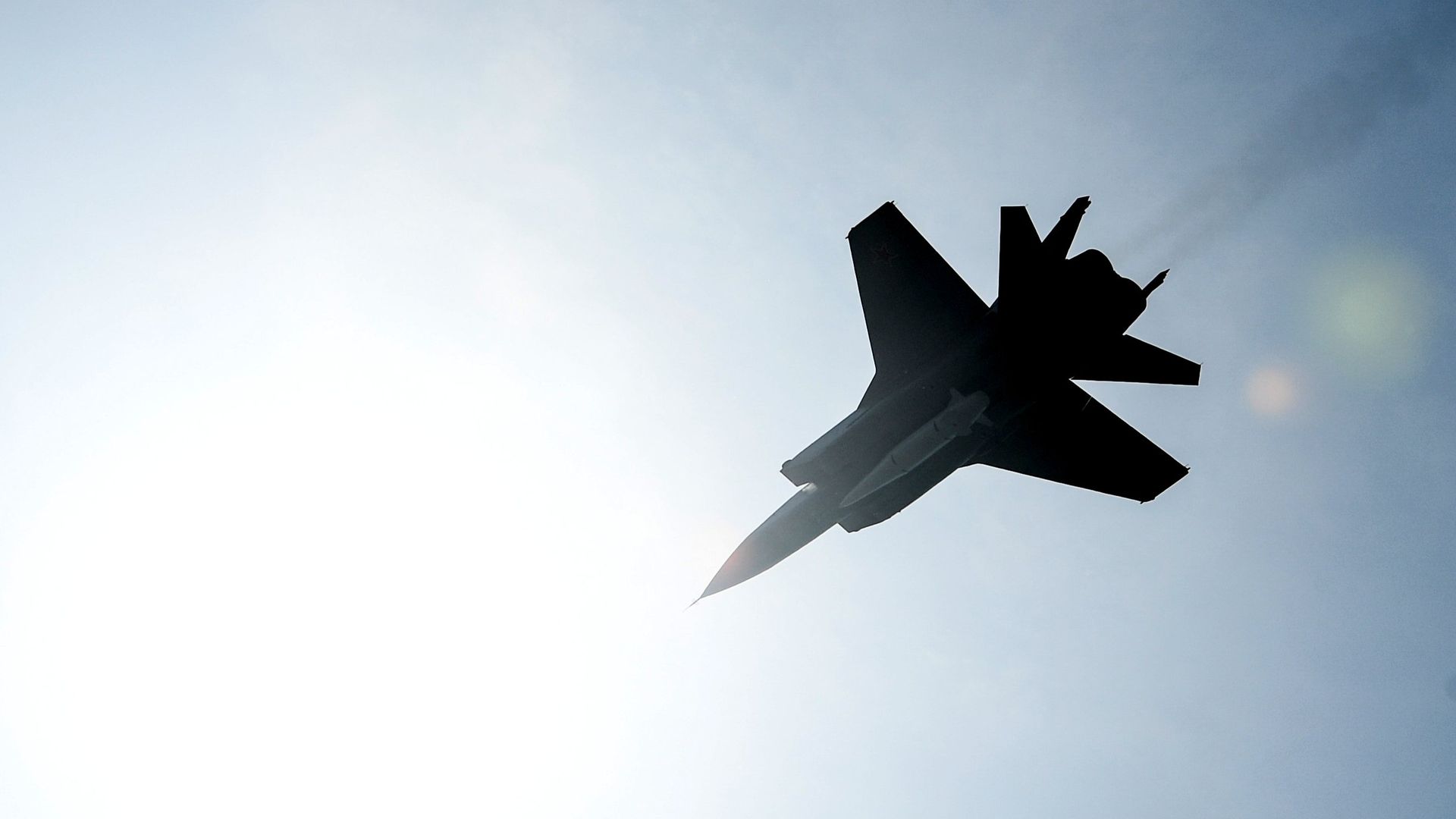 Многоцелевой истребитель МиГ-31 с гиперзвуковой ракетой Кинжал Многоцелевой истребитель МиГ-31 с гиперзвуковой ракетой Кинжал - РИА Новости, 1920, 25.11.2025