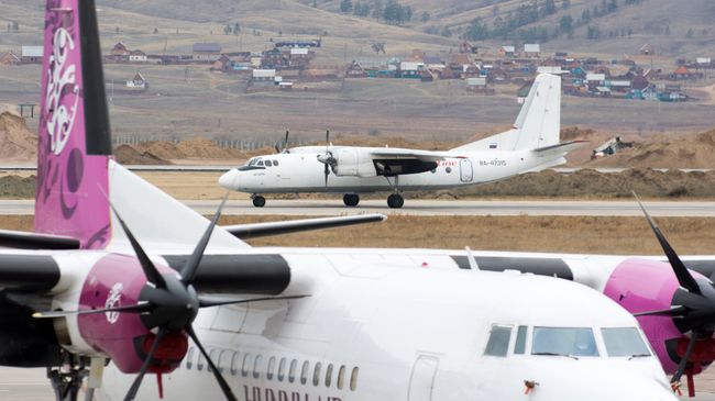 Самолет Ан-24 в аэропорту Байкал в Улан-Удэ. Архивное фото Самолет Ан-24 в аэропорту Байкал в Улан-Удэ. Архивное фото