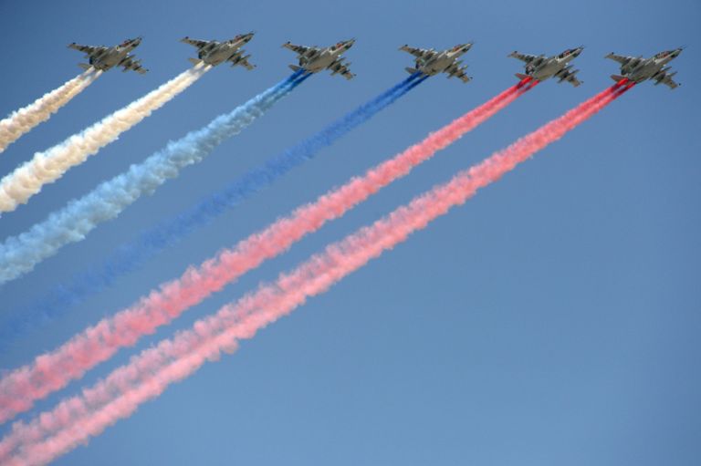 Штурмовики Су-25 БМ на репетиции воздушной части парада Победы в Москве