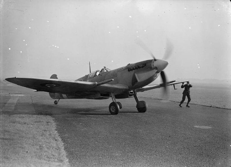 Истребитель Supermarine Spitfire IX Истребитель Supermarine Spitfire IX