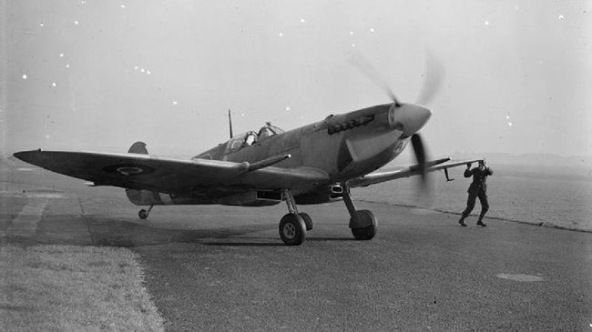 Истребитель Supermarine Spitfire IX. архивное фото Истребитель Supermarine Spitfire IX. архивное фото
