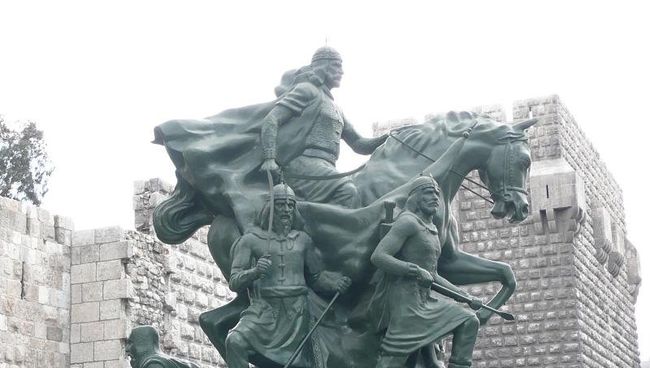 Памятник Саладину в Дамаске Памятник Саладину в Дамаске
