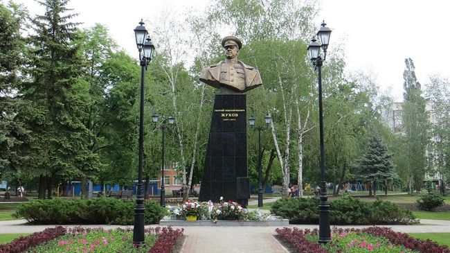 Памятник маршалу Жукову в Харькове, Украина Памятник маршалу Жукову в Харькове, Украина