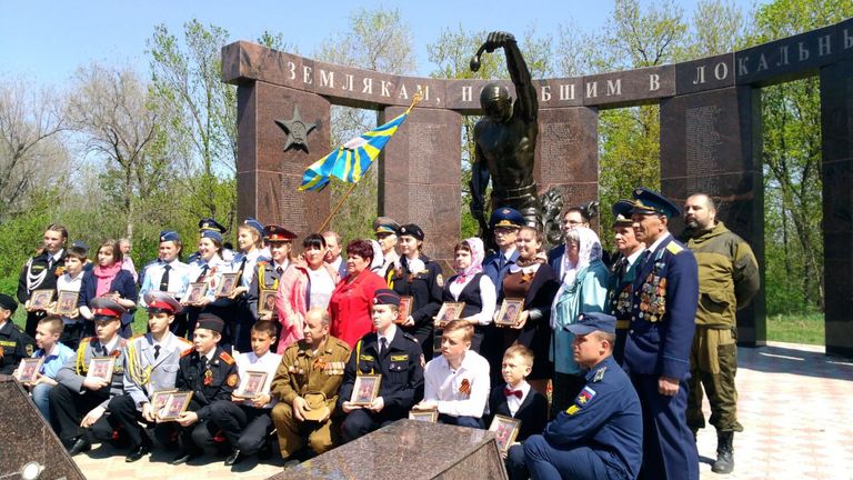 Церемония в честь нанесения имени погибшего в Сирии летчика Артема Кулиша на мемориал Землякам, погибшим в локальных войнах. 6 мая 2018 Церемония в честь нанесения имени погибшего в Сирии летчика Артема Кулиша на мемориал Землякам, погибшим в локальных войнах. 6 мая 2018