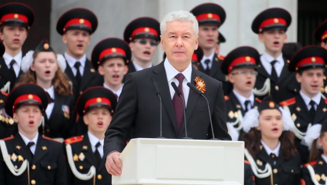 Мэр Москвы Сергей Соябнин выступает на параде кадетского движения Москвы на Поклонной горе. 6 мая 2018 Мэр Москвы Сергей Соябнин выступает на параде кадетского движения Москвы на Поклонной горе. 6 мая 2018