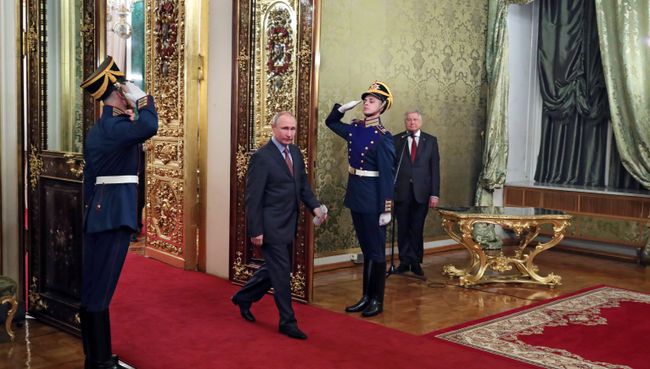 Президент РФ В. Путин провел встречу с членами правительства в Кремле Президент РФ В. Путин провел встречу с членами правительства в Кремле