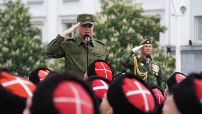 Генеральная репетиция парада Победы в Луганске. Архивное фото Генеральная репетиция парада Победы в Луганске. Архивное фото