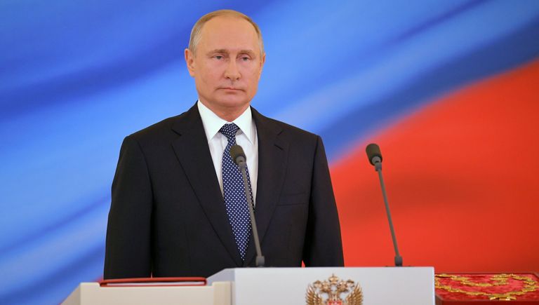 Избранный президент РФ Владимир Путин во время церемонии инаугурации в Кремле. 7 мая 2018 Избранный президент РФ Владимир Путин во время церемонии инаугурации в Кремле. 7 мая 2018