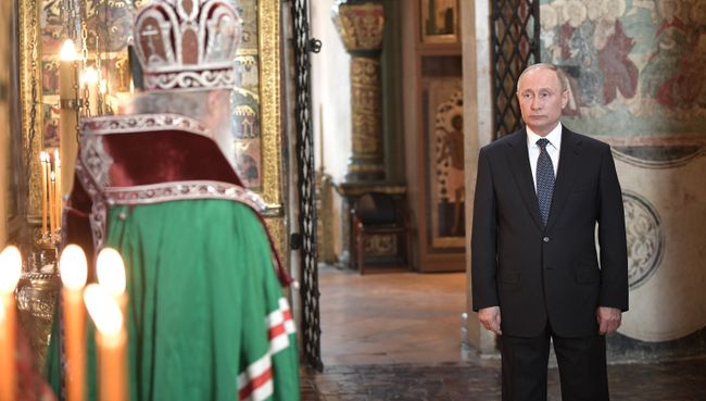Президент РФ Владимир Путин и патриарх Московский и всея Руси Кирилл во время благодарственного молебна по случаю инаугурации. 7 мая 2018 Президент РФ Владимир Путин и патриарх Московский и всея Руси Кирилл во время благодарственного молебна по случаю инаугурации. 7 мая 2018