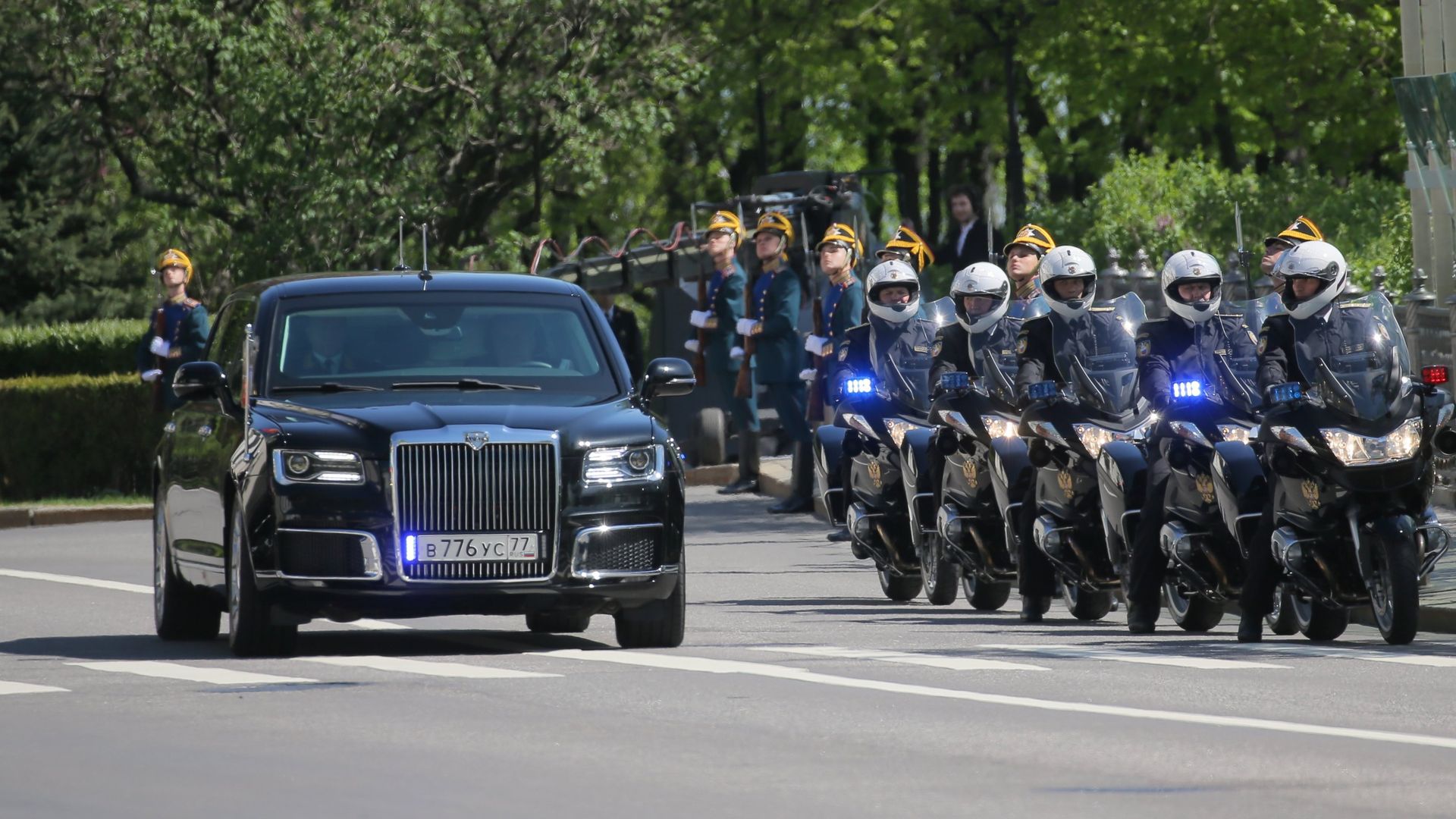 Автомобиль Aurus кортежа президента РФ - РИА Новости, 1920, 13.07.2025