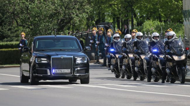 Автомобиль Aurus кортежа президента РФ
