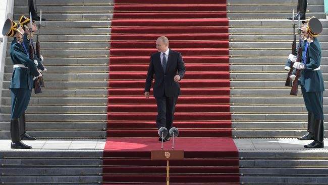 Президент РФ Владимир Путин после церемонии инаугурации на Соборной площади Кремля. 7 мая 2018