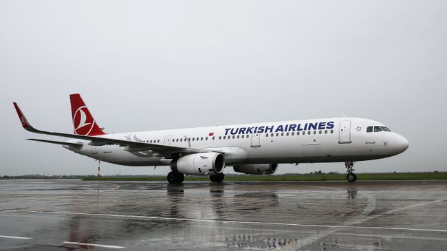 Самолет турецкой авиакомпании Turkish Airlines Самолет турецкой авиакомпании Turkish Airlines
