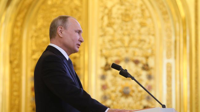 Избранный президент РФ Владимир Путин во время церемонии инаугурации в Кремле. 7 мая 2018