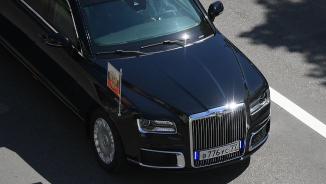 Автомобиль Aurus кортежа президента РФ. архивное фото Автомобиль Aurus кортежа президента РФ. архивное фото