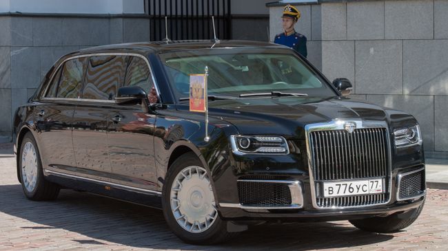 Автомобиль Aurus кортежа президента РФ. Архивное фото Автомобиль Aurus кортежа президента РФ. Архивное фото