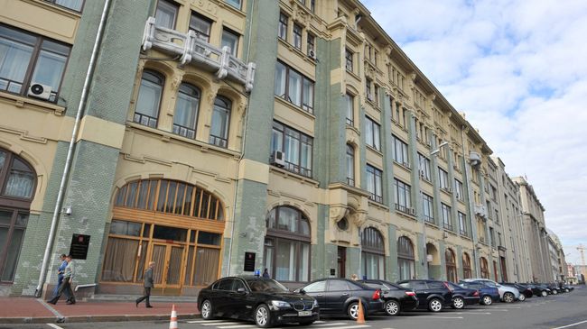 Здание администрации президента России на Старой площади в Москве. Архивное фото